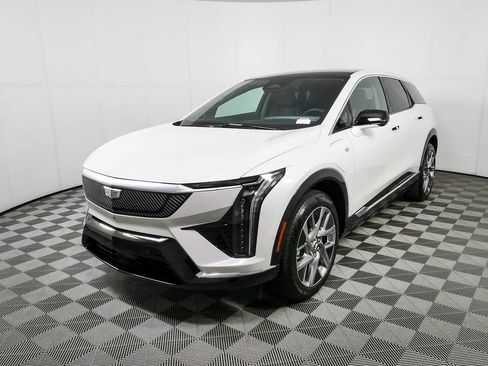 Used 2025 Cadillac Optiq Luxury 2 w/ LPO, Floor Liner Package AWD/4WD image 18