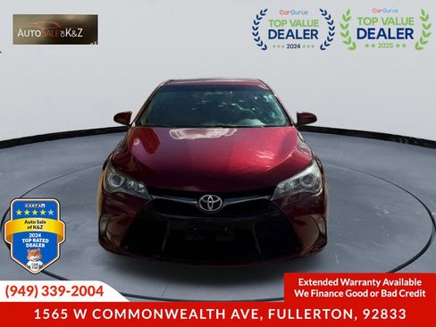 Used 2017 Toyota Camry SE image 3