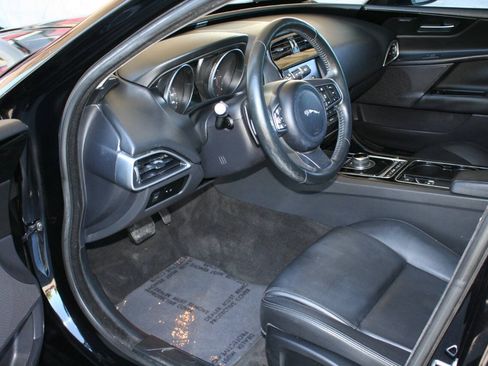Used 2017 Jaguar XE Premium AWD/4WD image 13