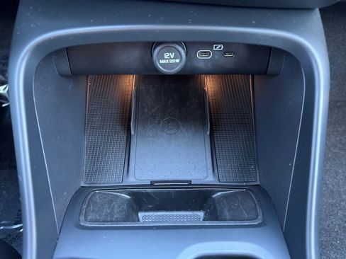 Certified 2025 Volvo XC40 B5 Core image 18