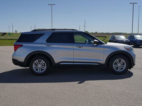 Used 2020 Ford Explorer XLT w/ Equipment Group 202A AWD/4WD image 5