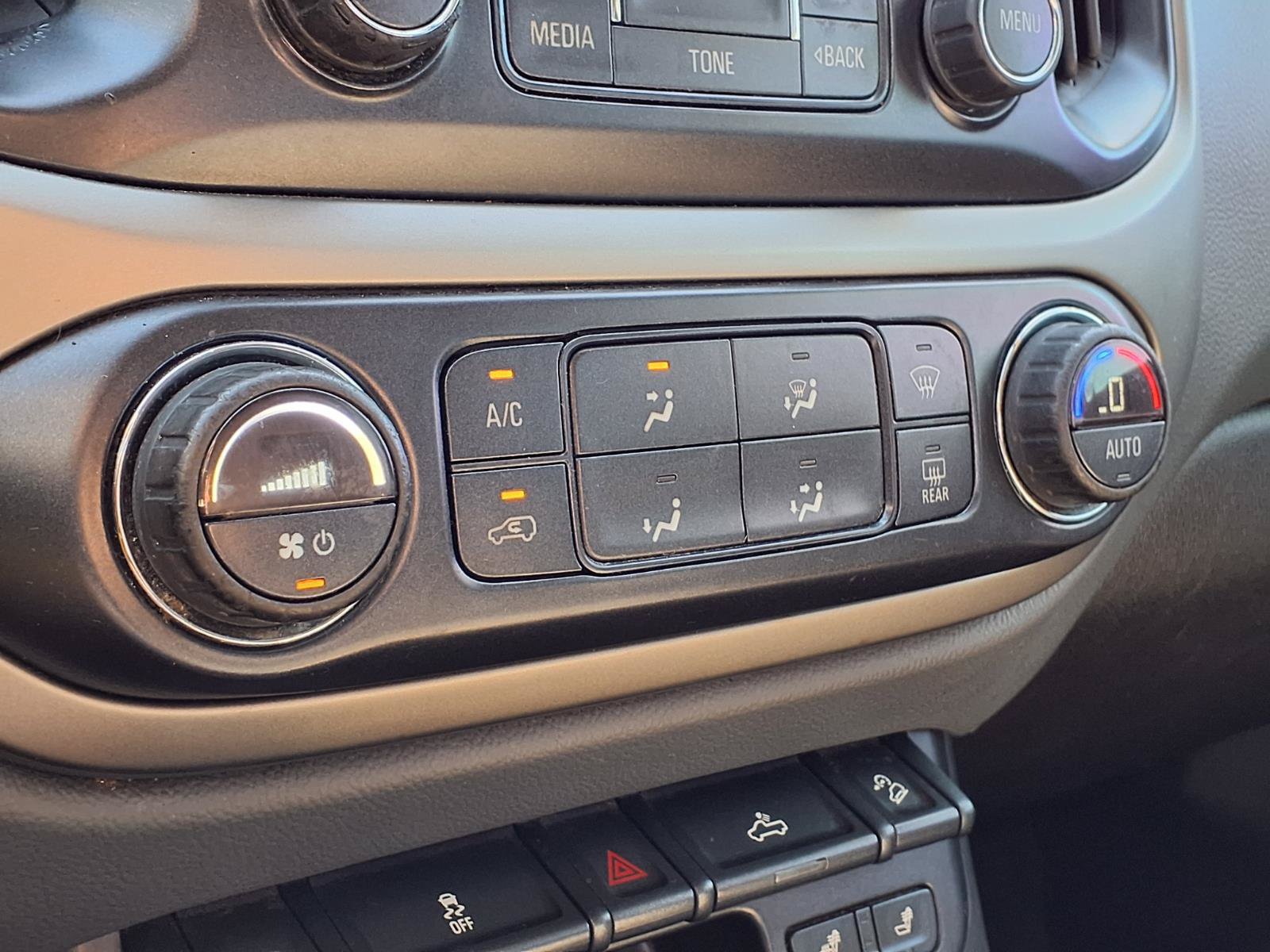 Used 2015 Chevrolet Colorado Z71 AWD/4WD image 27