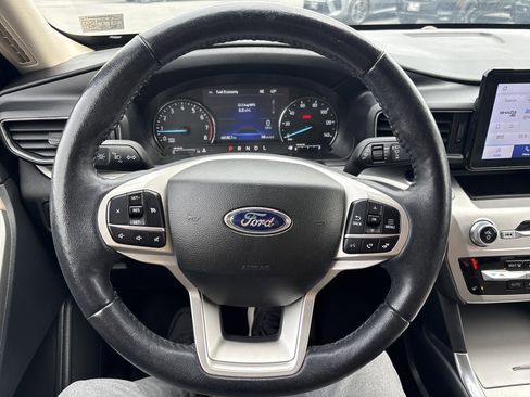Used 2022 Ford Explorer XLT w/ Equipment Group 202A image 24