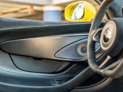 Used 2018 McLaren 570S Coupe RWD image 20