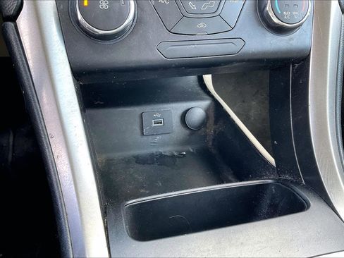 Used 2017 Ford Fusion SE image 19