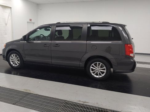 Used 2020 Dodge Grand Caravan SXT image 3