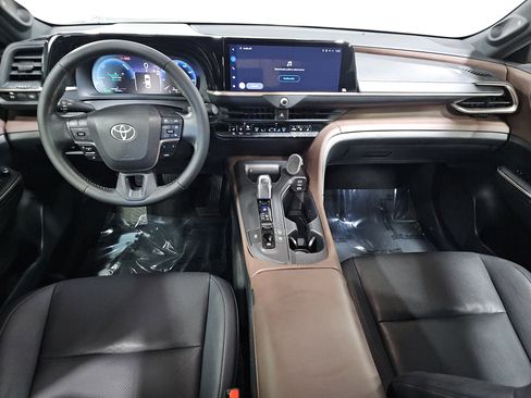 Used 2023 Toyota Crown AWD/4WD image 9