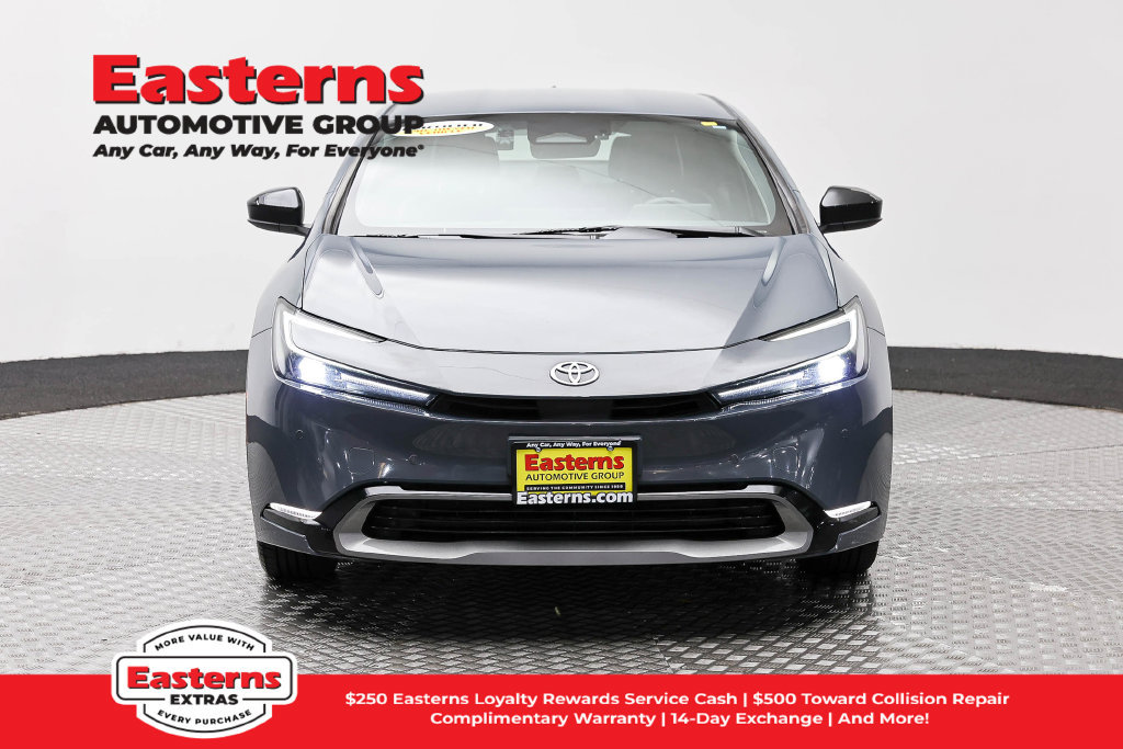 Used 2023 Toyota Prius XLE AWD/4WD image 3