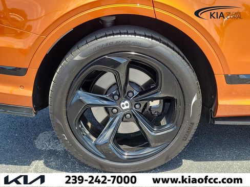 Used 2022 Bentley Bentayga AWD/4WD image 9