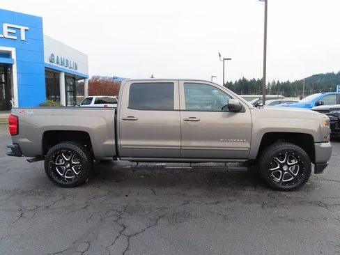 Used 2017 Chevrolet Silverado 1500 LT w/ LT Plus Package image 9