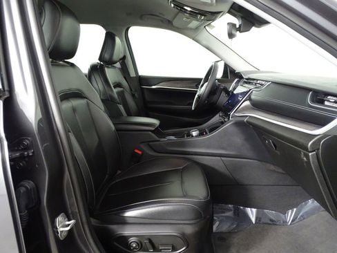 Used 2024 Jeep Grand Cherokee L Limited image 17