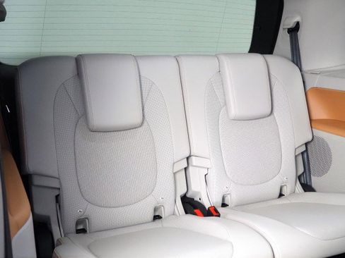 Used 2025 Volkswagen ID. Buzz 1st Edition image 17