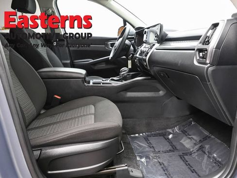 Used 2023 Kia Sorento LX AWD/4WD image 23