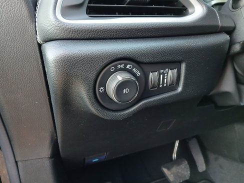 New 2026 Chrysler Pacifica Select image 10