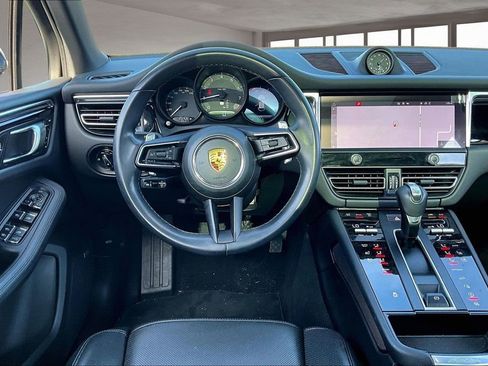 Used 2023 Porsche Macan Turbo image 8