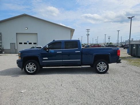 Used 2017 Chevrolet Silverado 2500 High Country w/ Duramax Plus Package AWD/4WD image 9