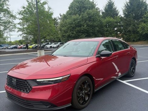Certified 2025 Honda Accord SE image 4