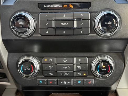 Used 2020 Ford F150 Lariat w/ Equipment Group 502A Luxury AWD/4WD image 20