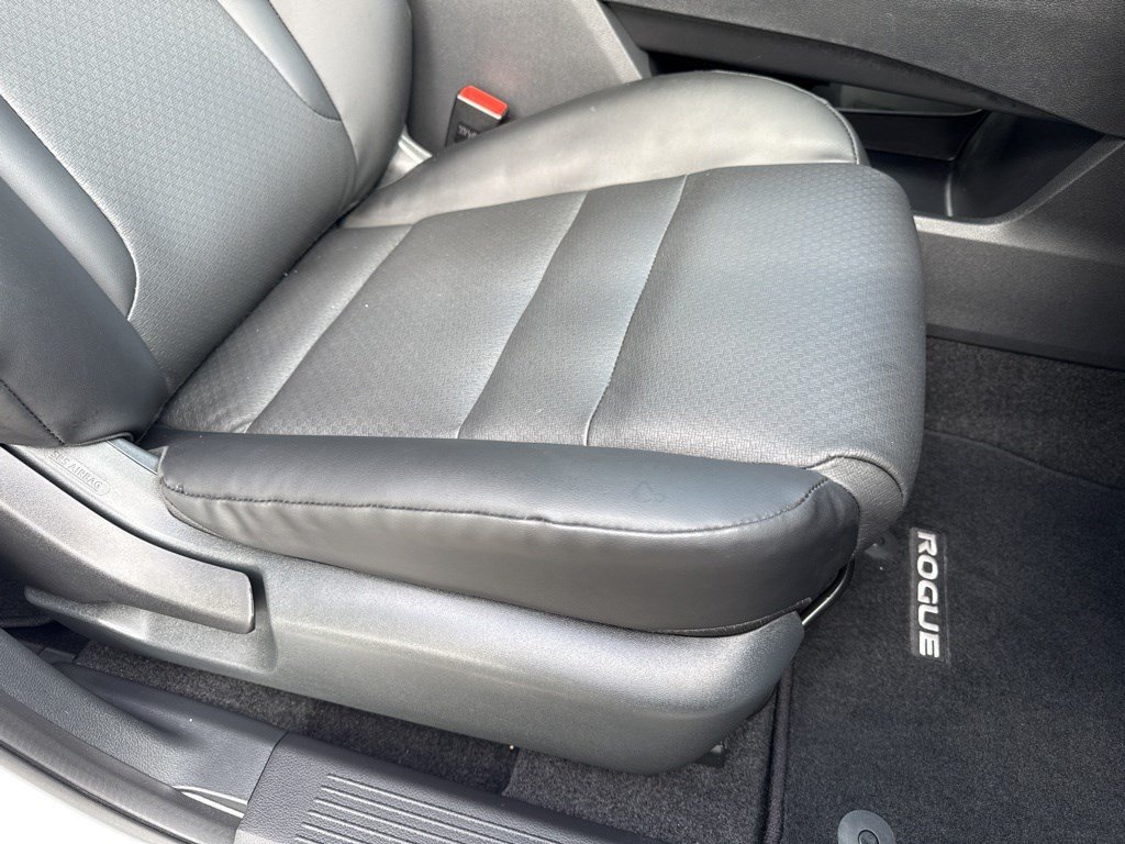 Used 2026 Nissan Rogue Dark Armor FWD image 28