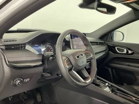 Used 2025 Jeep Compass Trailhawk AWD/4WD image 12