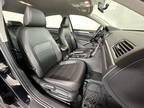 Used 2018 Volkswagen Passat 2.0T R-Line w/ R-Line Lighting Package image 6