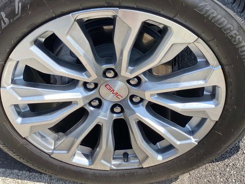 Used 2024 GMC Yukon XL Denali w/ Denali Reserve Package image 30