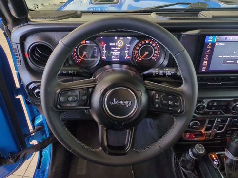 Used 2025 Jeep Wrangler Unlimited Rubicon image 13