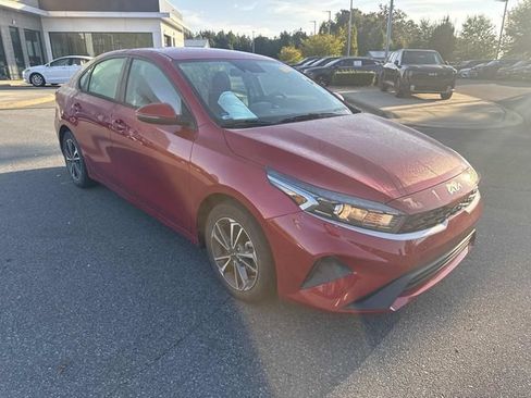 Used 2024 Kia Forte LXS w/ LXS Technology Package FWD image 3