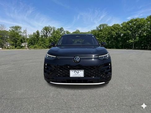 Used 2025 Volkswagen Tiguan SEL R-Line AWD/4WD image 3