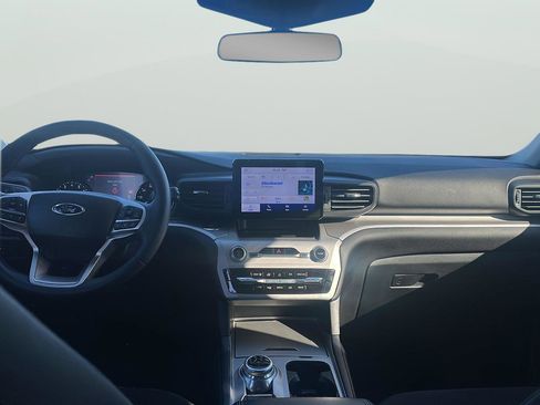 Used 2023 Ford Explorer XLT image 14