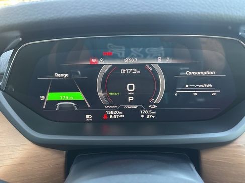 Used 2022 Audi e-tron GT Premium Plus image 25