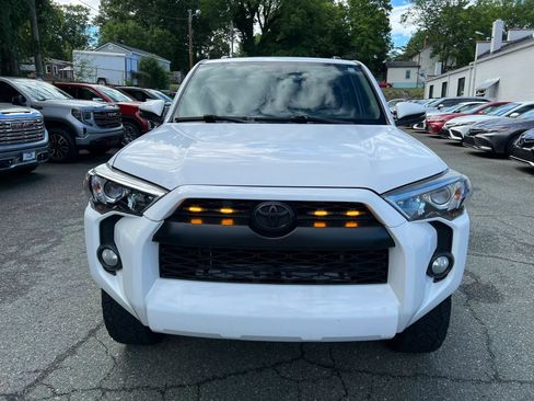 Used 2017 Toyota 4Runner SR5 Premium AWD/4WD image 2