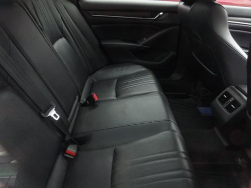 Used 2018 Honda Accord Touring image 10