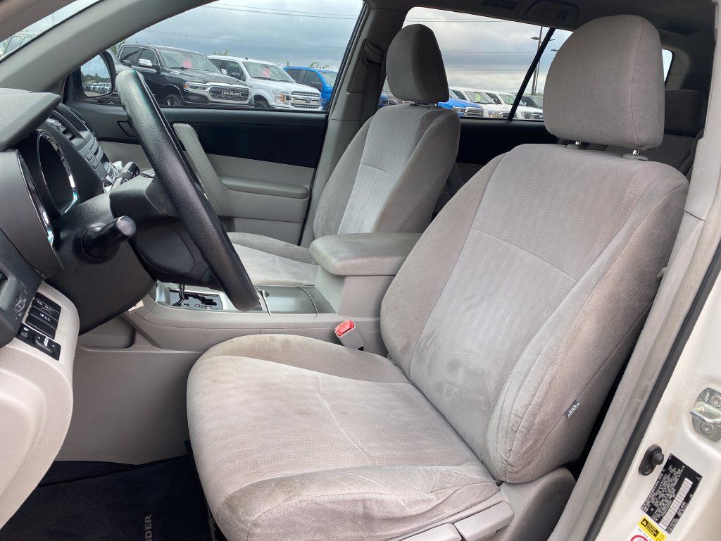 Used 2012 Toyota Highlander FWD image 10