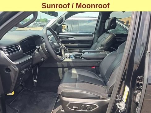 Used 2025 Jeep Wagoneer Series II w/ Convenience Group I AWD/4WD image 5