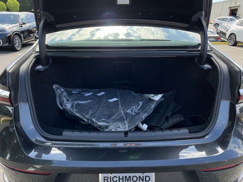 Used 2024 BMW i7 xDrive60 RWD image 28