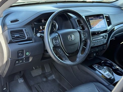 Used 2017 Honda Pilot Touring image 9