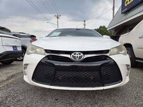 Used 2017 Toyota Camry SE FWD image 3