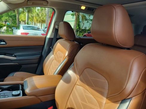 Certified 2022 Nissan Pathfinder Platinum w/ Cargo Package AWD/4WD image 16