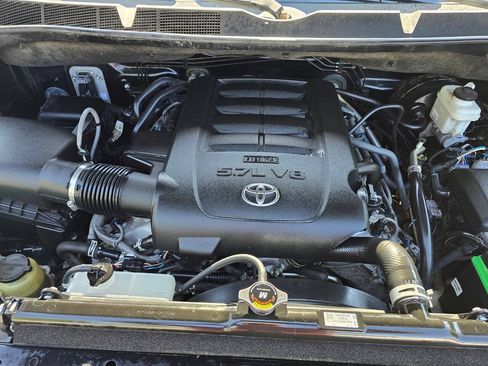 Used 2018 Toyota Tundra Limited w/ Limited Premium Package AWD/4WD image 30