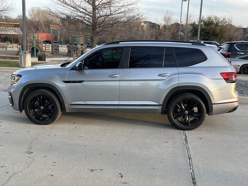 Used 2023 Volkswagen Atlas SEL R-Line image 7