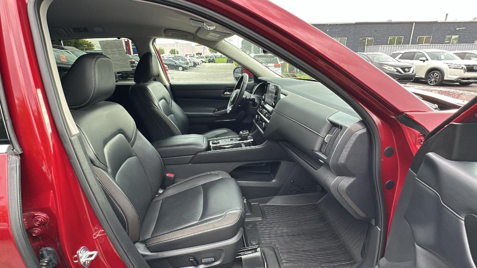 Used 2022 Nissan Pathfinder SL w/ SL Black Package AWD/4WD image 23