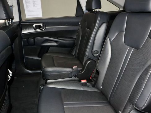 Used 2025 Kia Sorento EX FWD image 23