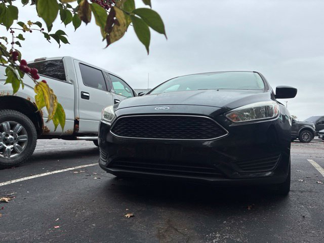 Used 2018 Ford Focus SE FWD image 3