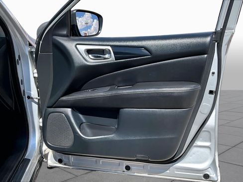 Used 2020 Nissan Pathfinder S FWD image 21