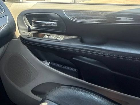 Used 2011 Chrysler Town & Country Limited FWD image 35
