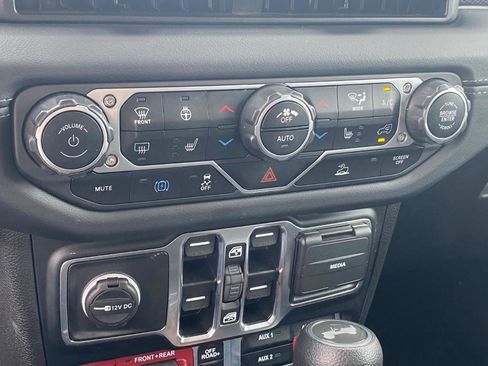 Used 2024 Jeep Wrangler Unlimited Rubicon 4xe w/ Technology Group AWD/4WD image 16