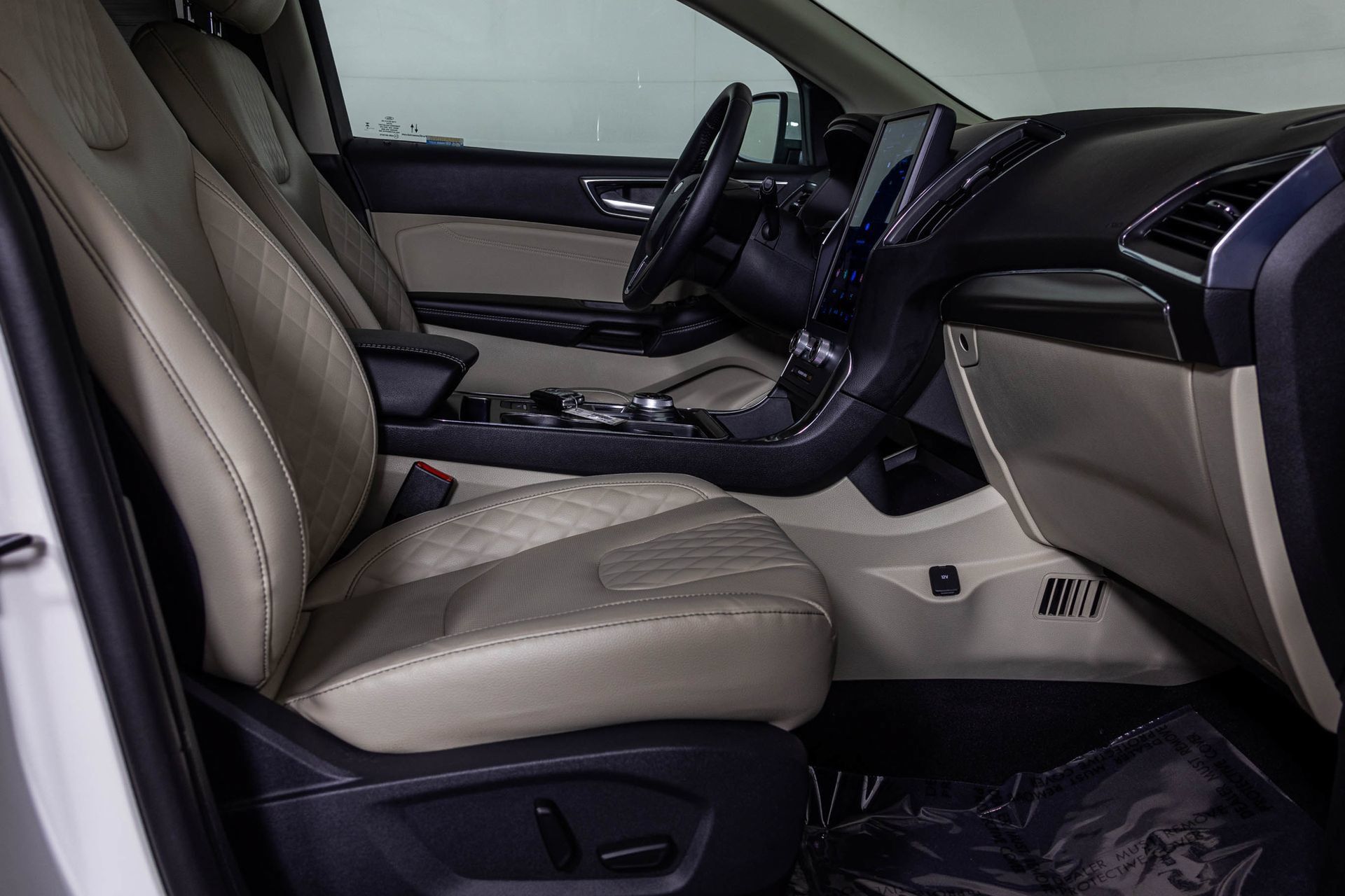 Used 2024 Ford Edge Titanium w/ Equipment Group 301A AWD/4WD image 48