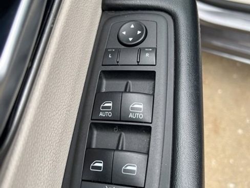 Certified 2022 Chrysler Pacifica Touring-L image 18