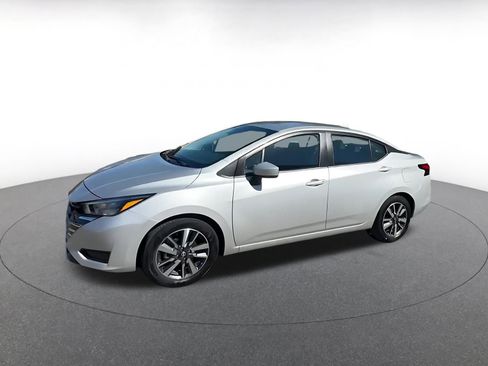 Used 2025 Nissan Versa SV image 8